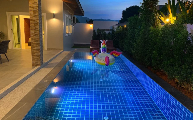 Private Villa with Pool near Laguna