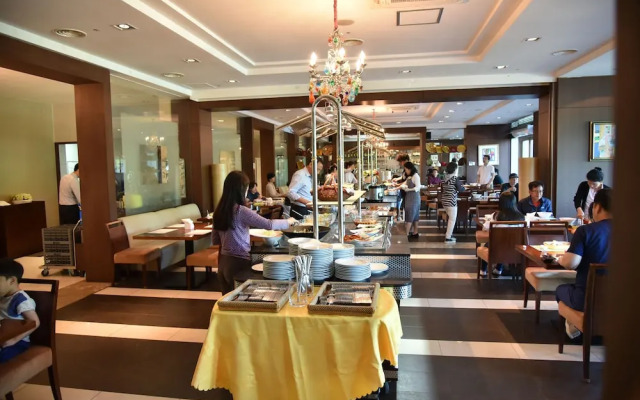 Adonis Hotel