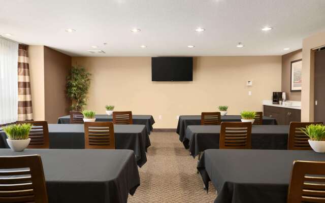 Microtel Inn & Suites by Wyndham Blackfalds Red Deer North