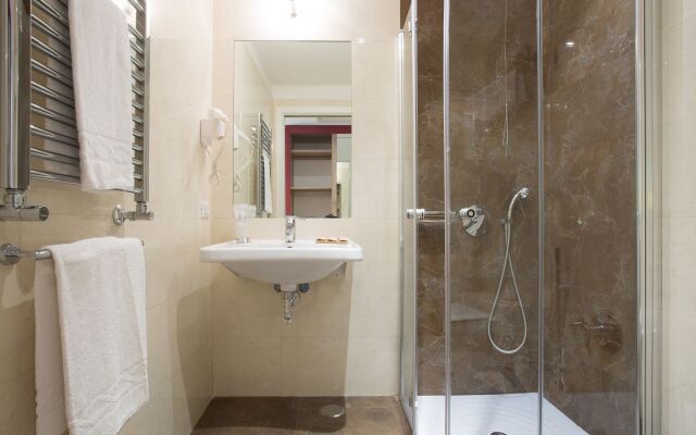 Floris Hotel