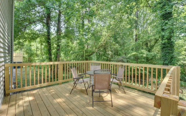 Seneca Vacation Rental < 1 to Lake Keowee Access!