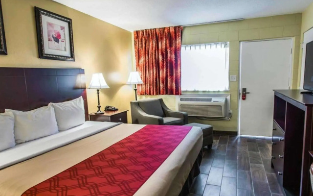 Econo Lodge Cocoa Beach - near the Port