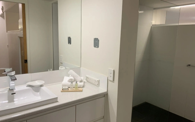 Tiki Hotel Surfers Paradise