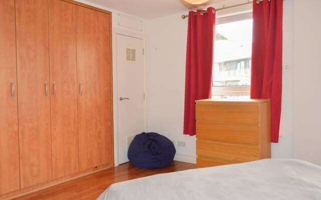 Modern 1 Bedroom Apartment With Balcony