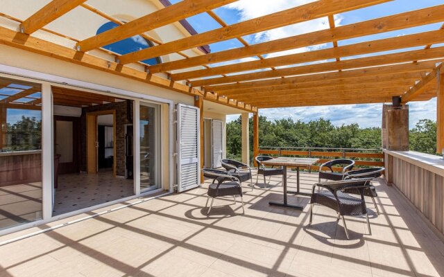 Stunning Home in Smrika With Wifi and 3 Bedrooms