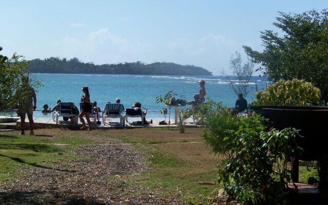 Rhodes Beach Resort Negril