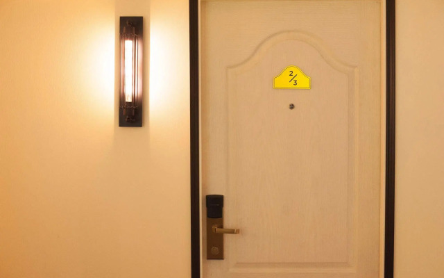 The Motley House - Hostel