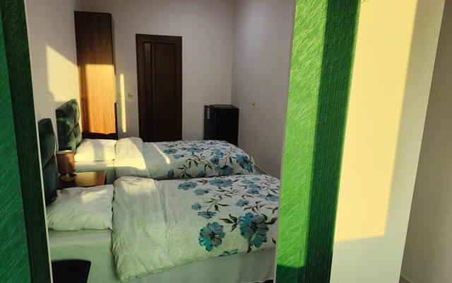 Artur's Poolside EXciting Rest house of 5 rooms