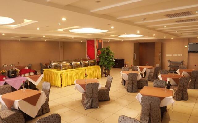 Kinson Hotel