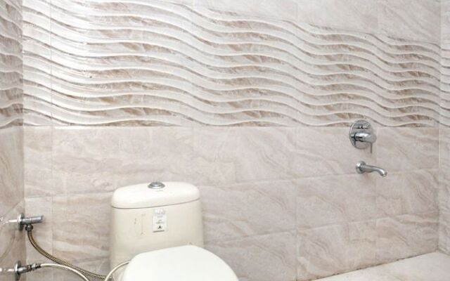 OYO 31031 Ds Royal Guest House