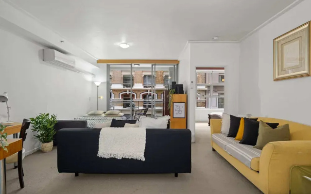 Bright & Spacious Stay for 6 Near Darling Harbour
