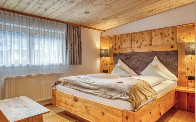 Hotel Alpenstolz