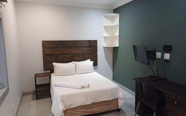 Triple9 Hatfield Guesthouse