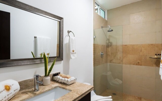 Sabbia 4201-3 Bedrooms ALL IN Suite Condo