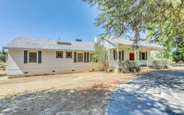 Spacious Coarsegold Getaway ~ 34 Mi to Yosemite!