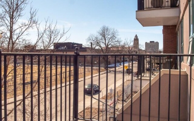 Comfy Home Office Condo w Parking Balcony Coffee