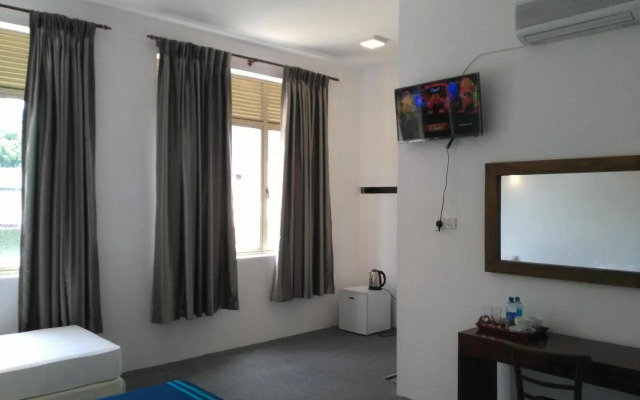 West Inn Colombo