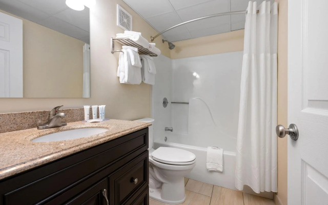 Coastal Palms Inn & Suites