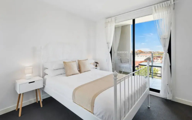 Executive and Spacious Apartment With Balcony