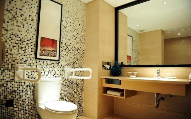 Yantai Celebrity Hotel