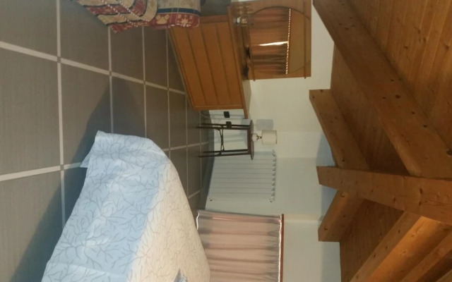 Comfortable Attic With Parking Space in the Town of Chiavari Num001