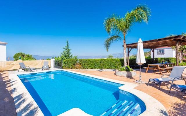 Casa Los Naranjos Canillas de Aceituno by Ruralidays