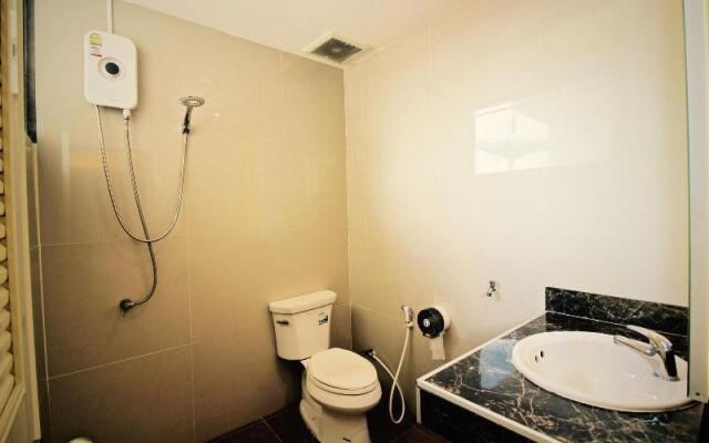 OYO 128 Kkinn South Pattaya Hotel