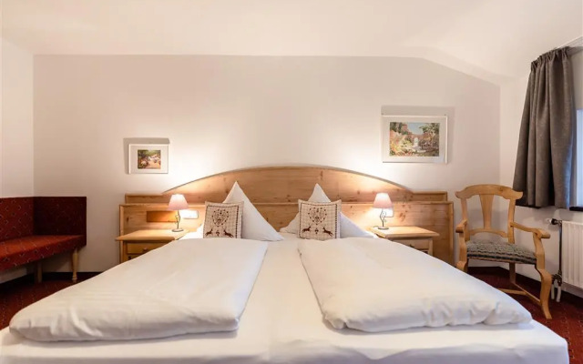 Hotel Sauerlacher Post