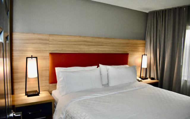 Candlewood Suites Indianapolis Downtown Medical District by IHG