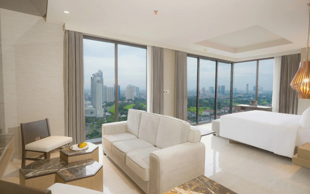 Whiz Luxe Hotel Spazio Surabaya