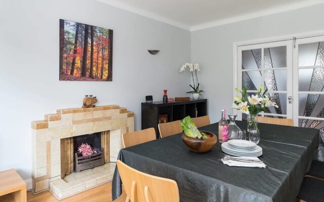 4 Bedroom House in Clapham