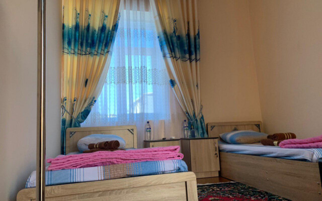 Zuxro Guesthouse