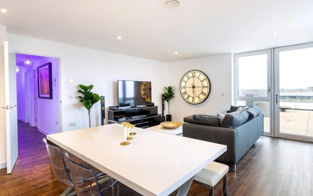 Stunning Brentford Penthouse