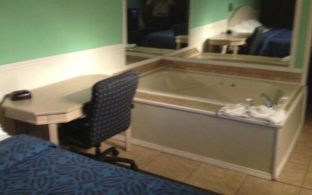Hometown Inn Fort Wayne