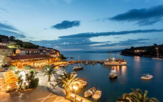 Divna Apartments and Rooms