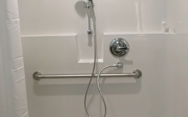 Studio 6-Bruderheim, AB