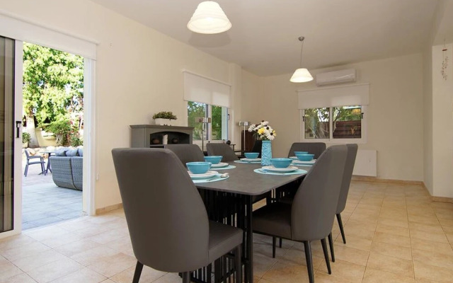 Cleopatra Paralimni in Paralimni