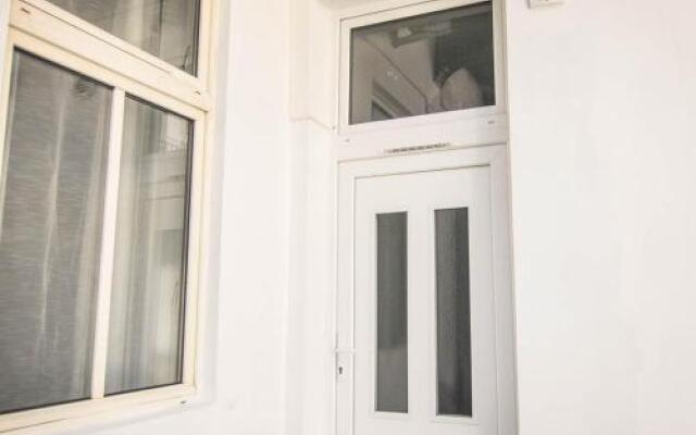 Goldcentral Apartment