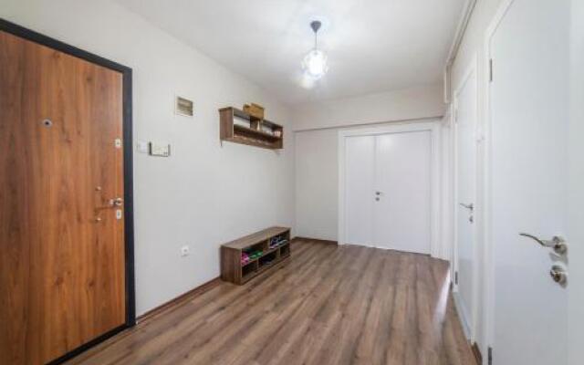 Centrally located 2 bedroom apt with Netflix