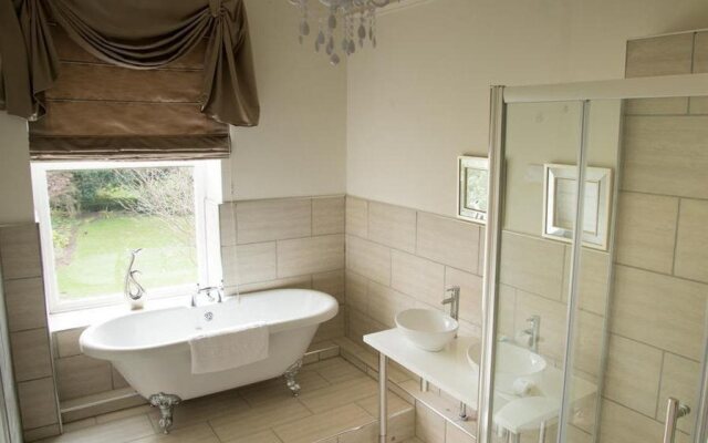 Mansfield Manor Hotel