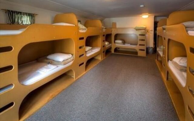 HI-Castle Mountain Hostel