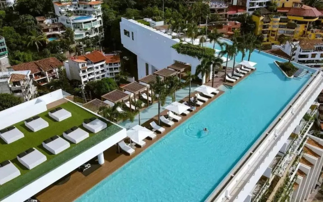 Soho PV Stunning Views Luxury Heated Rooftop Pool