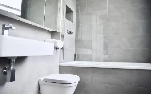 Beautiful 6 Bedroom Period House in Wimbledon Village