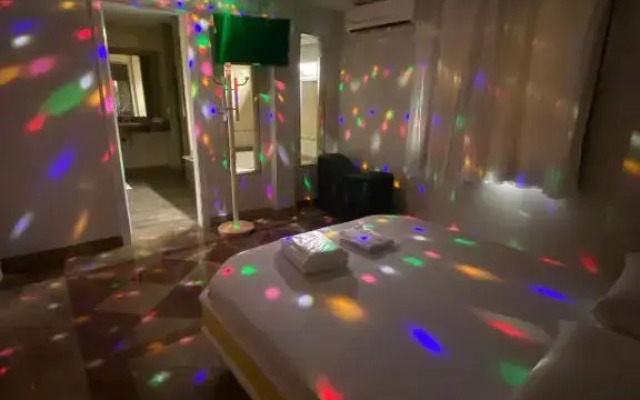 Lamour Motel