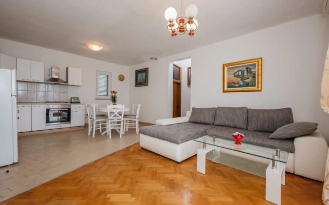 A1 - apt w. the sea View, two Terraces and Garden