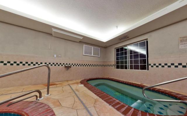 Country Inn & Suites by Radisson, Michigan City, IN