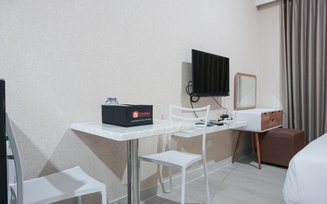 Chic and Cozy Studio Apartment at Puri Mansion