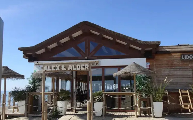Peaceful, Spacious, 2 bed 2 Bath Elviria Condo