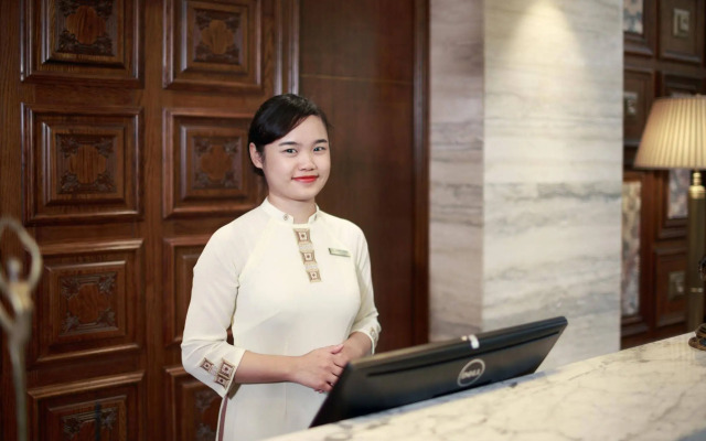 Peridot Gallery Classic Hotel