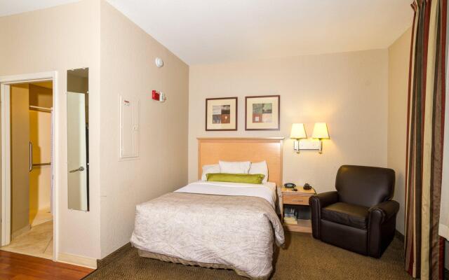 Candlewood Suites Ft Myers I-75 by IHG